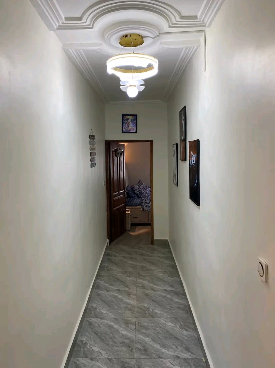 Couloir élégant de la résidence